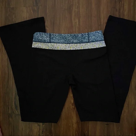 Lululemon Flare Yoga Pants Leggings Sz 6 - Picture 3 of 6